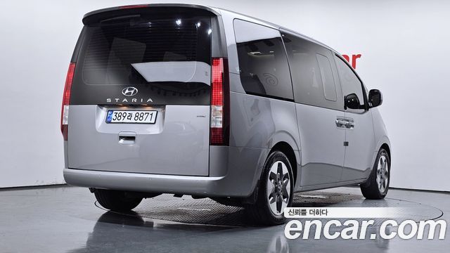 Hyundai Staria 4WD Tourer 9-Seater Modern - фото 1