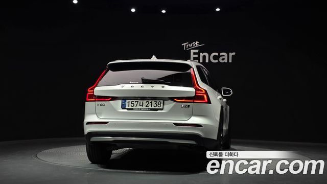 Volvo V60 Cross Country 2-го поколения B5 Ultimate AWD - фото 3