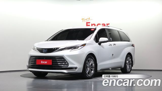 Toyota Sienna 4-го поколения 2.5 Hybrid 2WD - фото 0