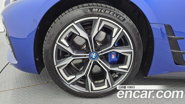 BMW i4 eDrive40 M Sports Pro - фото 3