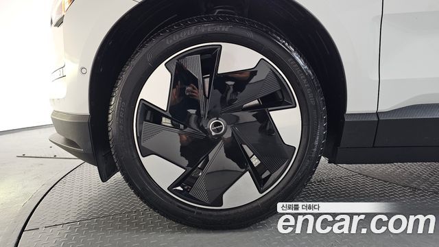 Volvo EX30 Ultra - фото 3