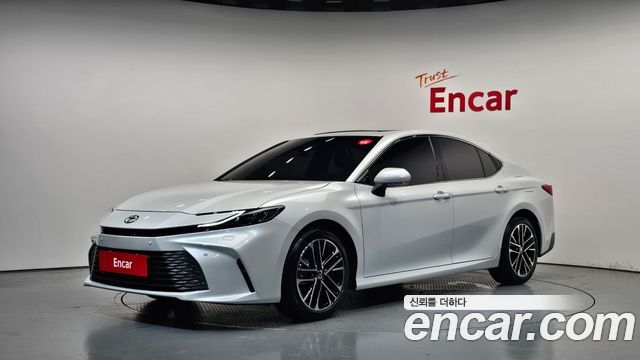 Toyota Camry XV80 2.5 XLE Hybrid - фото 0