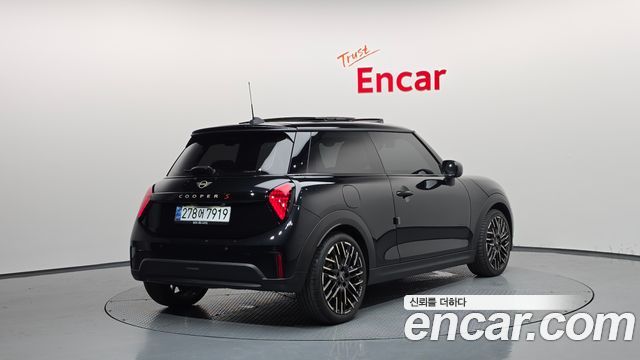 Mini Cooper S 4-го поколения Favoured - фото 1