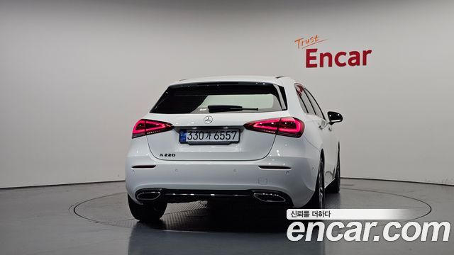 Mercedes-Benz A-Class W177 A220 Hatchback - фото 3
