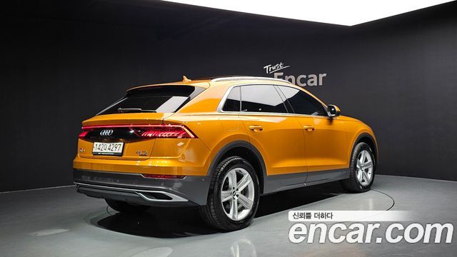 Audi Q8 45 TDI Quattro Premium - фото 1