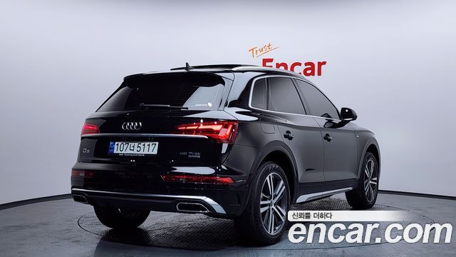 Audi Q5 FY 45 TFSI Quattro Premium - фото 1