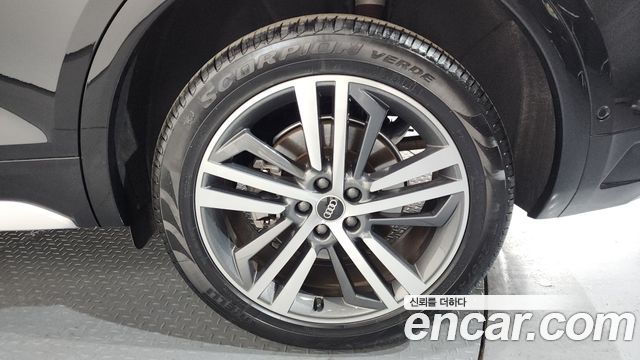 Audi Q5 FY 45 TFSI Quattro Premium - фото 4