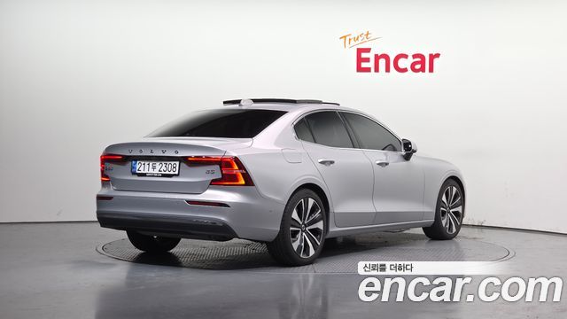 Volvo S60 3-го поколения B5 Ultimate Bright - фото 1