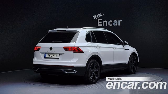 Volkswagen Tiguan 2-го поколения 2.0 TDI Premium - фото 1