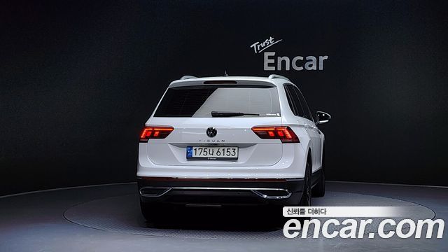Volkswagen Tiguan 2-го поколения 2.0 TDI Premium - фото 3