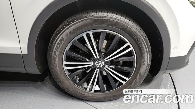 Volkswagen Tiguan 2-го поколения 2.0 TDI Premium - фото 4