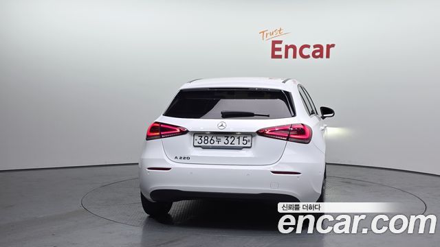 Mercedes-Benz A-Class W177 A220 Hatchback - фото 3