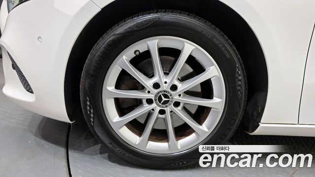 Mercedes-Benz A-Class W177 A220 Hatchback - фото 4