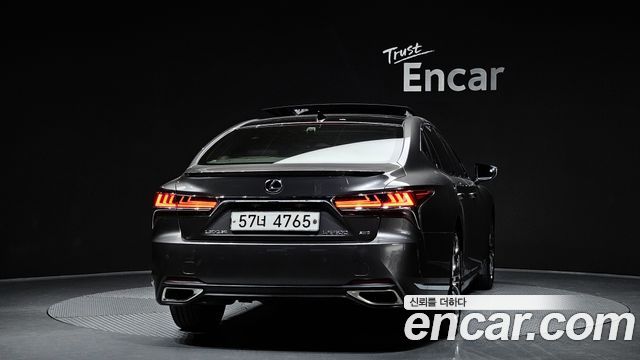 Lexus LS 500 3.5 Luxury AWD - фото 3
