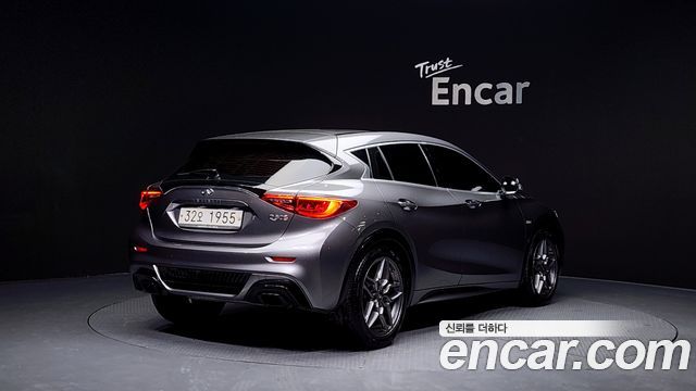 Infiniti Q30 2.0 Premium - фото 1