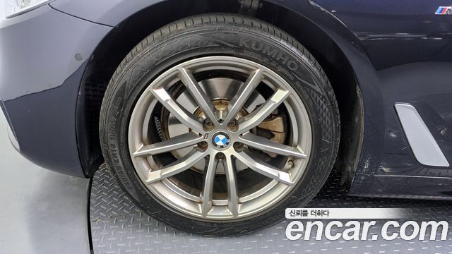 BMW 5 Series G30 520d M Sport package - фото 4