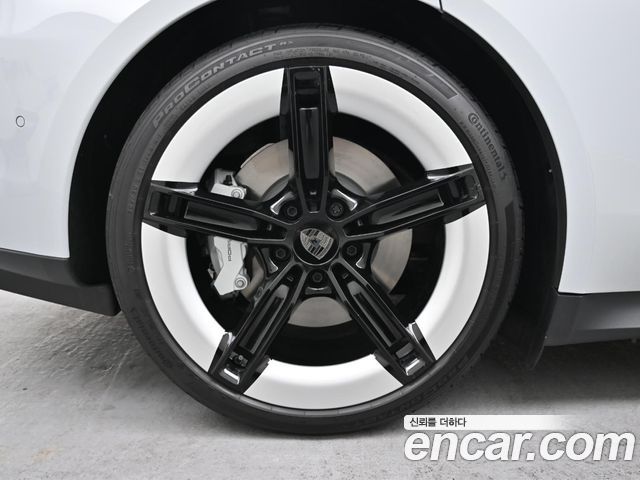 Porsche Taycan Turbo - фото 4