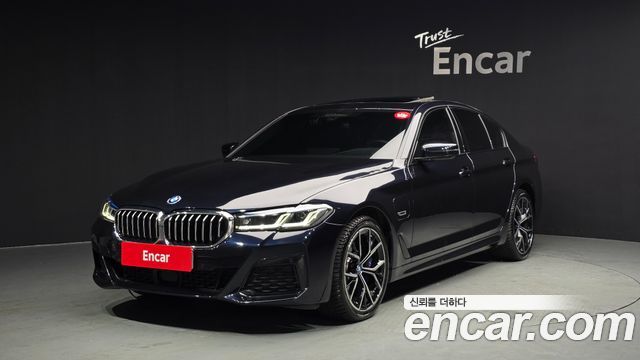 BMW 5 Series G30 530e M Sport - фото 0