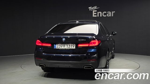 BMW 5 Series G30 530e M Sport - фото 3