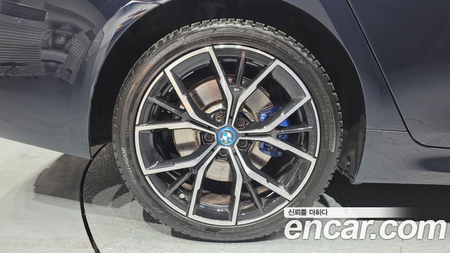 BMW 5 Series G30 530e M Sport - фото 4