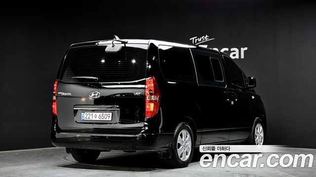Hyundai Starex New Urban 9-Seater Premium - фото 1