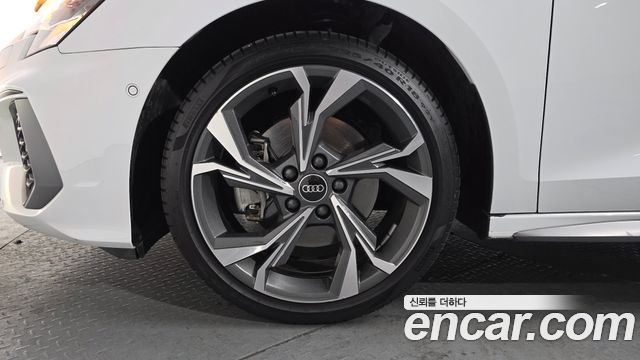 Audi A3 40 TFSI Premium - фото 4