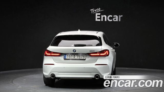 BMW 1 Series F40 120i Advantage - фото 3