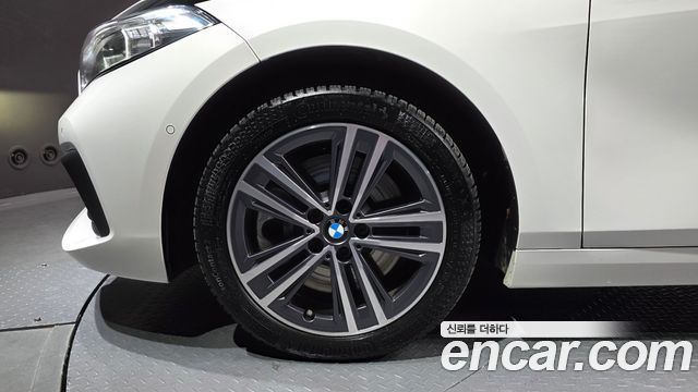BMW 1 Series F40 120i Advantage - фото 4