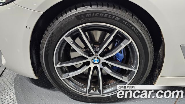 BMW 5 Series G30 520i M Sport - фото 4