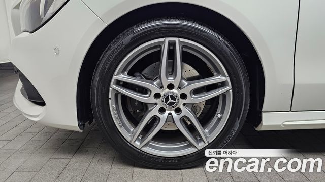 Mercedes-Benz CLA-Class C117 CLA220 AMG Line - фото 4