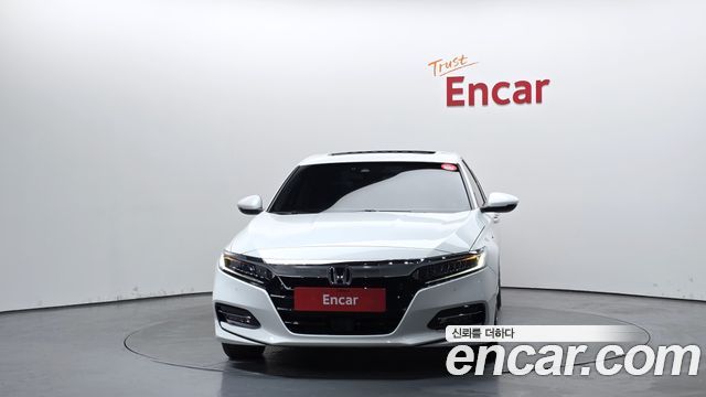 Honda Accord 10-го поколения 2.0 Hybrid Touring - фото 2