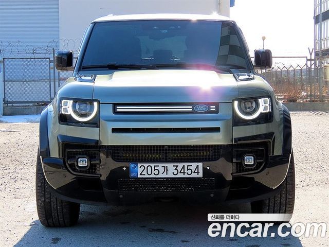 Land Rover Defender L663 90 D250 SE - фото 0