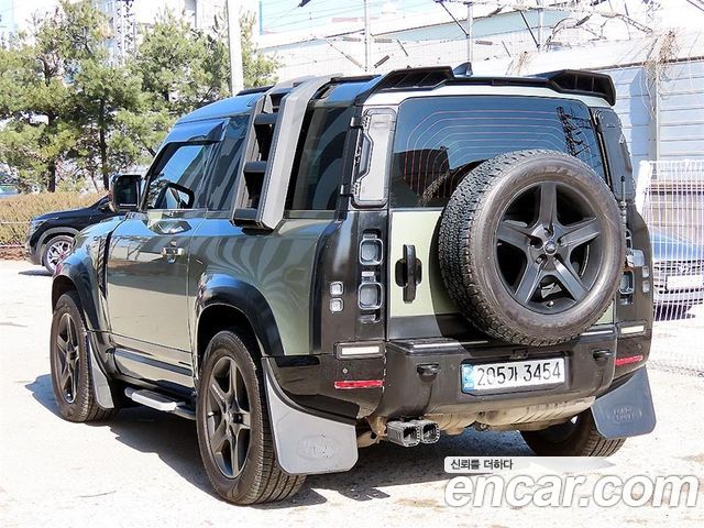 Land Rover Defender L663 90 D250 SE - фото 2