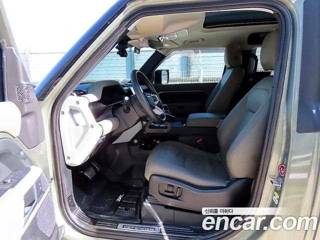Land Rover Defender L663 90 D250 SE - фото 4