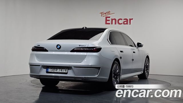 BMW 7 Series G70 740d xDrive Design Pure Excellence - фото 1
