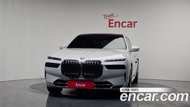BMW 7 Series G70 740d xDrive Design Pure Excellence - фото 2