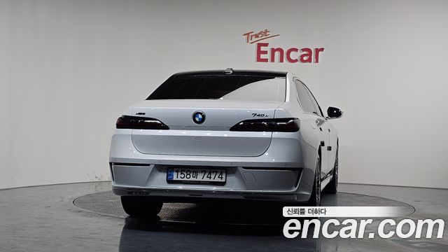 BMW 7 Series G70 740d xDrive Design Pure Excellence - фото 3