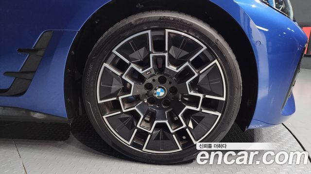 BMW i4 eDrive40 M Sports - фото 4