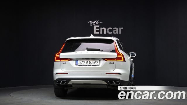 Volvo V60 Cross Country 2-го поколения B5 Pro AWD - фото 3