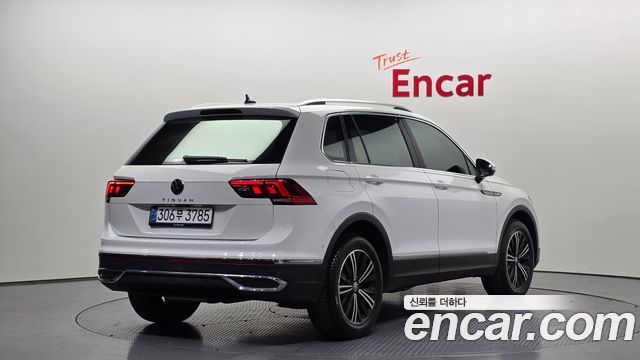 Volkswagen Tiguan 2-го поколения 2.0 TDI Premium - фото 1