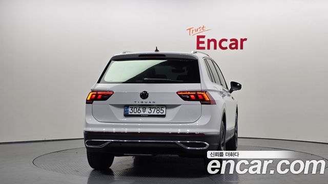Volkswagen Tiguan 2-го поколения 2.0 TDI Premium - фото 3