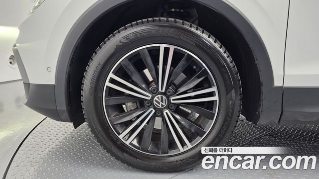 Volkswagen Tiguan 2-го поколения 2.0 TDI Premium - фото 4