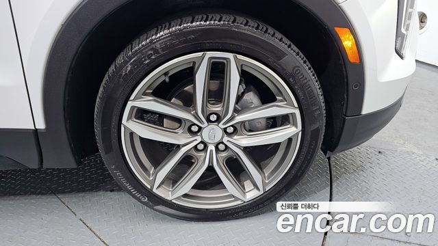 Cadillac XT4 2.0 Sport AWD - фото 4