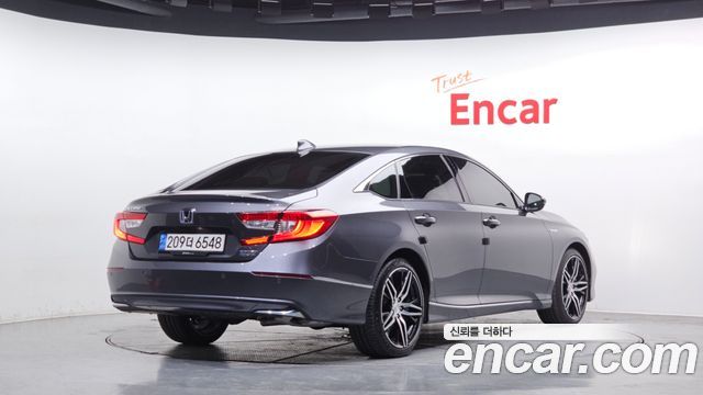 Honda Accord 10-го поколения 2.0 Hybrid Touring - фото 1