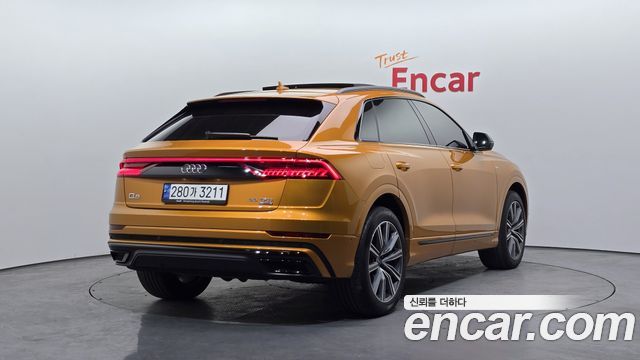 Audi Q8 55 TFSI Quattro Premium - фото 1