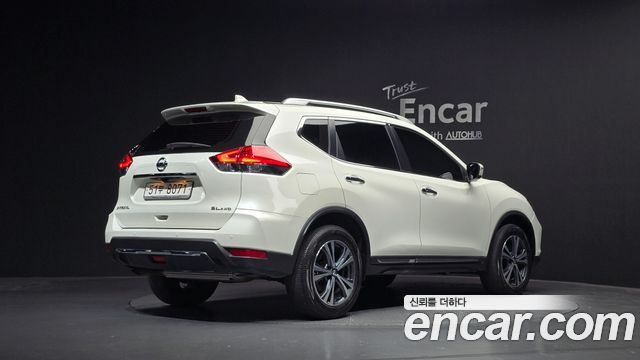 Nissan X-Trail 2.5 4WD - фото 1