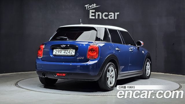 Mini Cooper 5Door Standard 3rd - фото 1