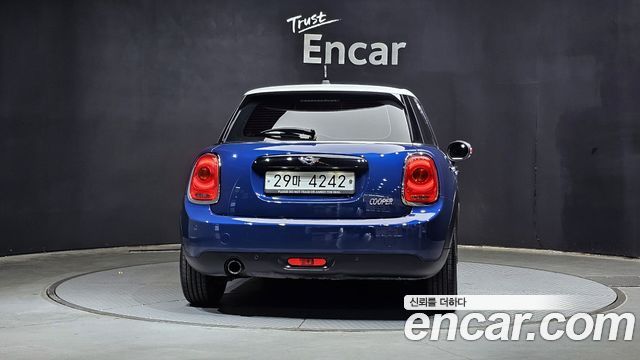 Mini Cooper 5Door Standard 3rd - фото 3
