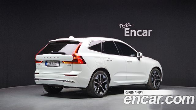 Volvo XC60 2-го поколения B5 Ultra Bright Air Sus - фото 1