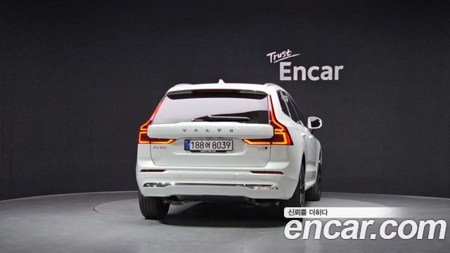 Volvo XC60 2-го поколения B5 Ultra Bright Air Sus - фото 3